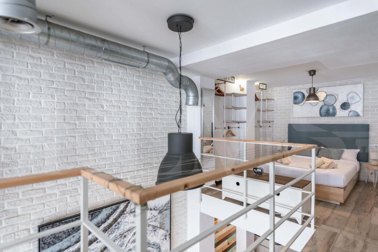Bright Duplex Loft Next To The City Center By Rems Malaga Bagian luar foto